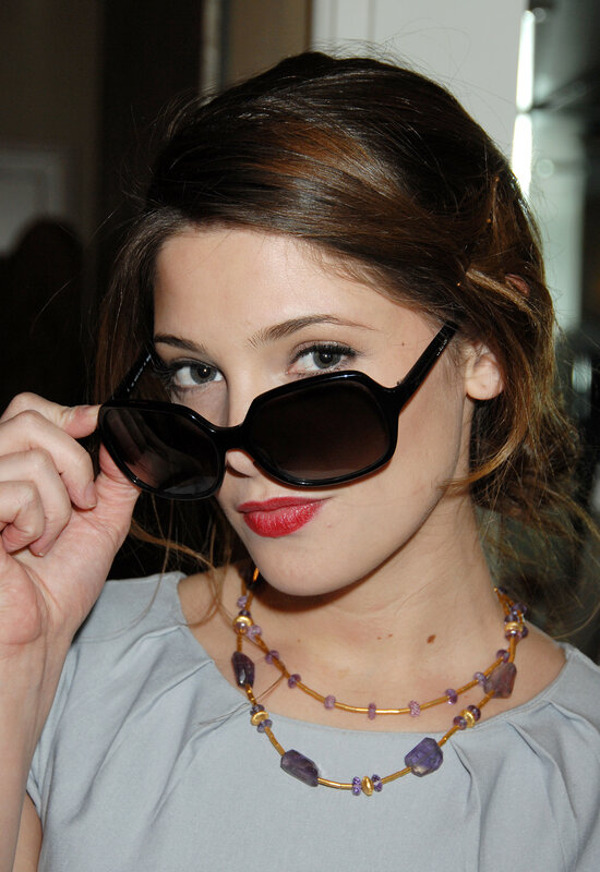 woman with sunglasses and necklace