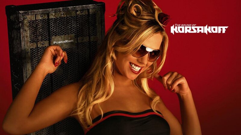 woman with sunglasses and speaker