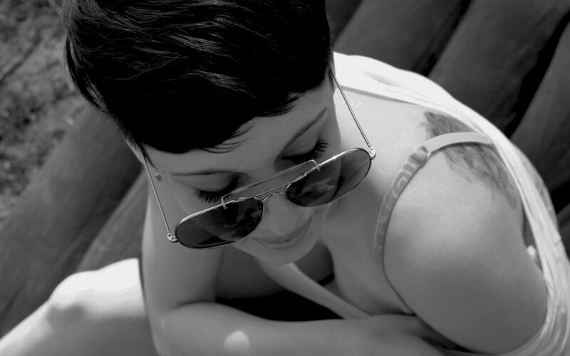 woman with sunglasses and tattoo