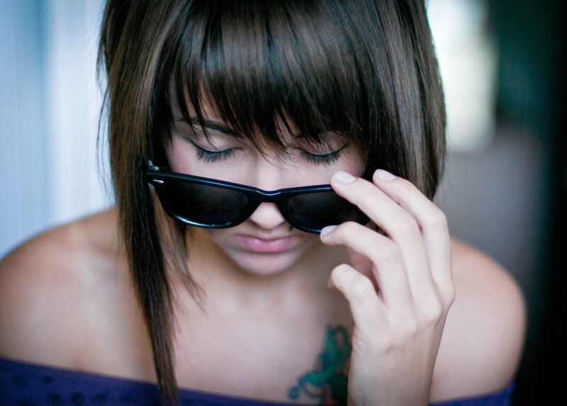 woman with sunglasses and tattoo