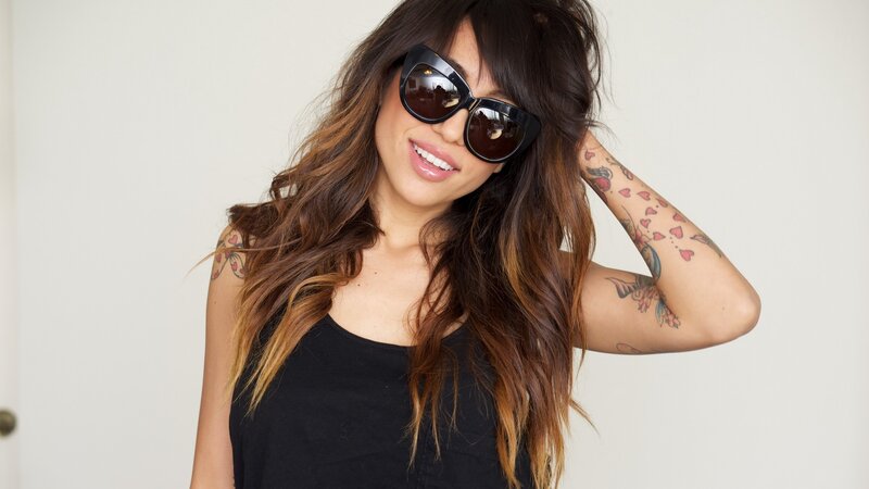 woman with sunglasses and tattoos
