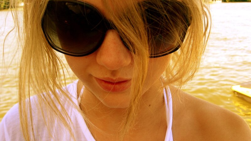 woman with sunglasses by water