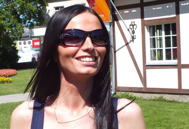 Woman with Sunglasses — Green, Bright