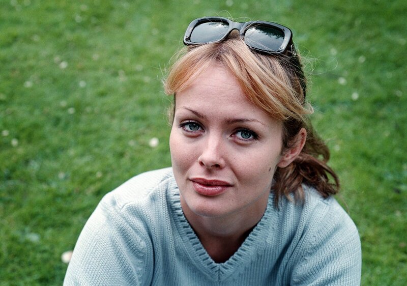 Woman with Sunglasses — Green, Calm