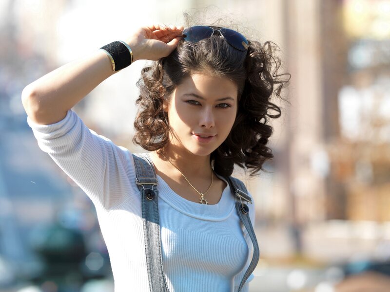 woman with sunglasses on head