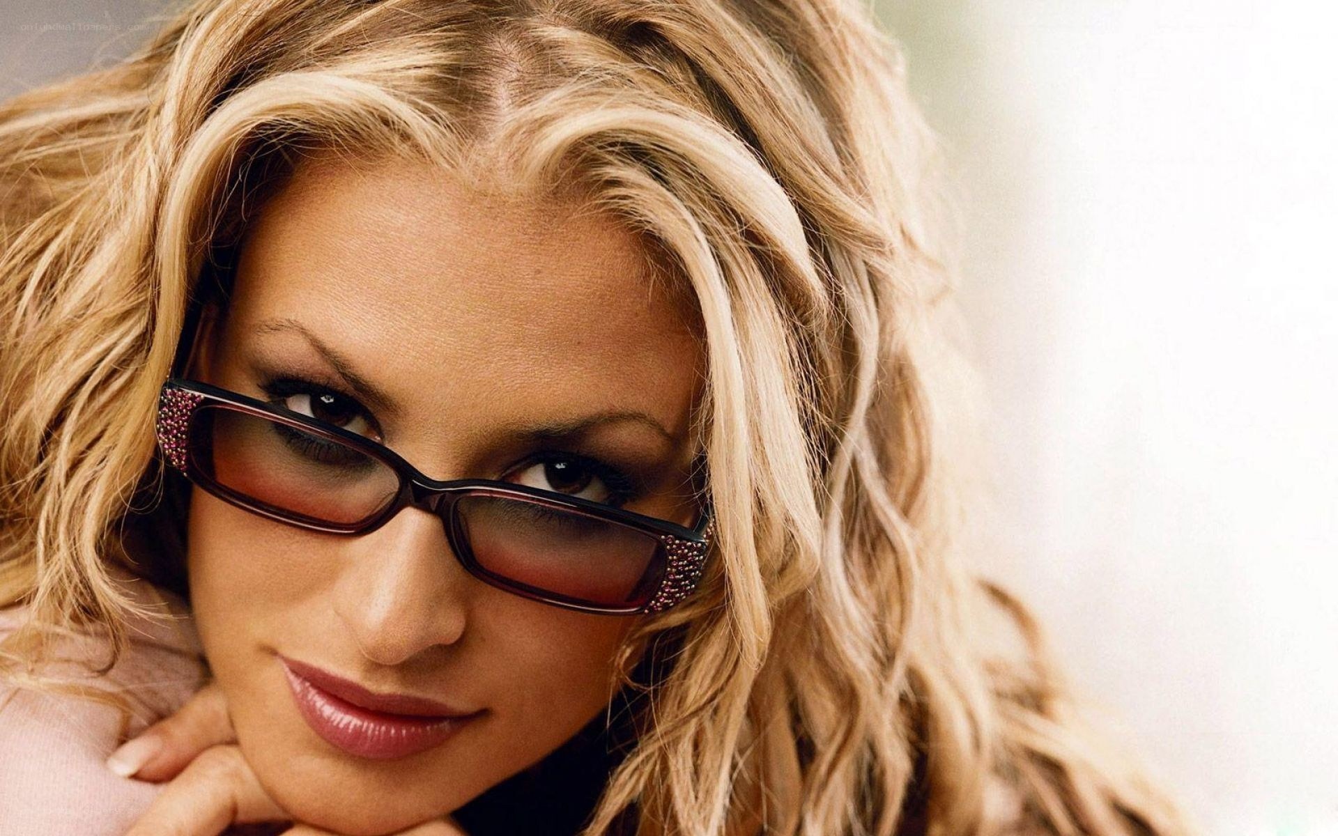 woman with sunglasses