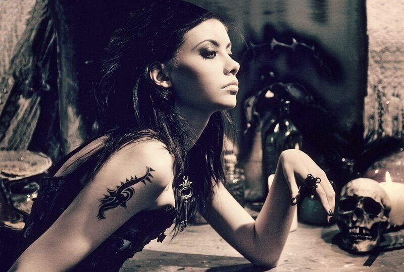 woman with tattoo and skull