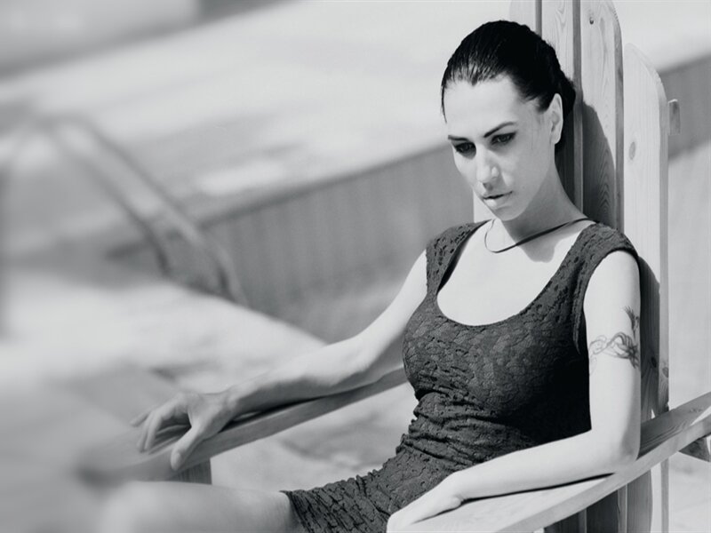 Woman with Tattoo Sitting — Black