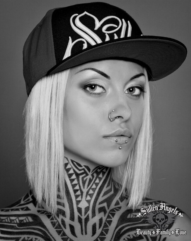 woman with tattoos and cap