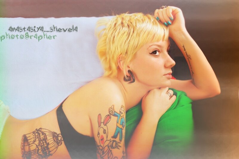 woman with tattoos and short blonde hair