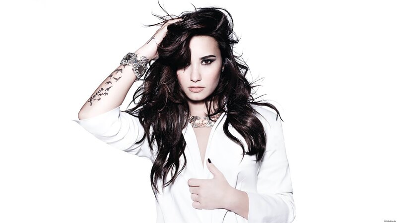 woman with tattoos and white blazer