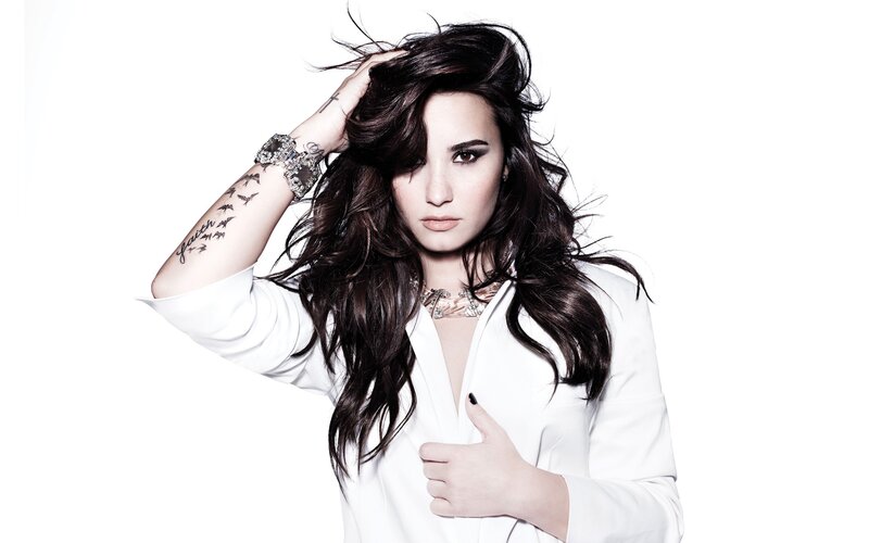 woman with tattoos and white blazer
