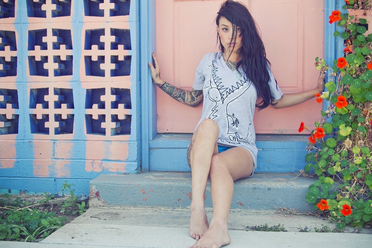 woman with tattoos on steps