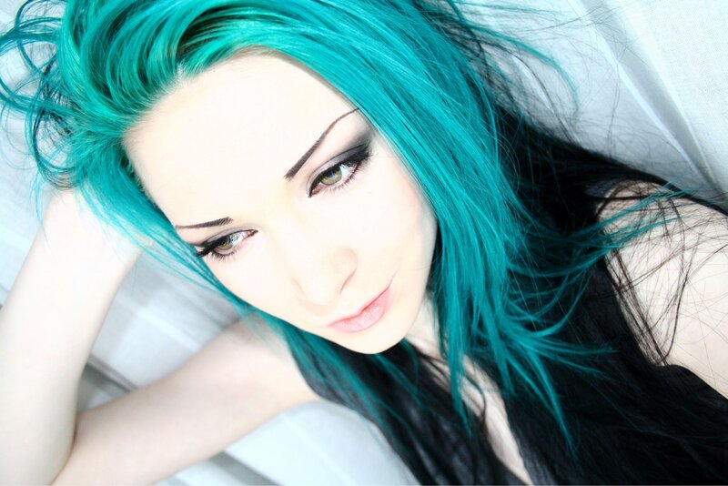 woman with teal hair