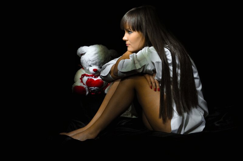 Woman with Teddy Bear — Black