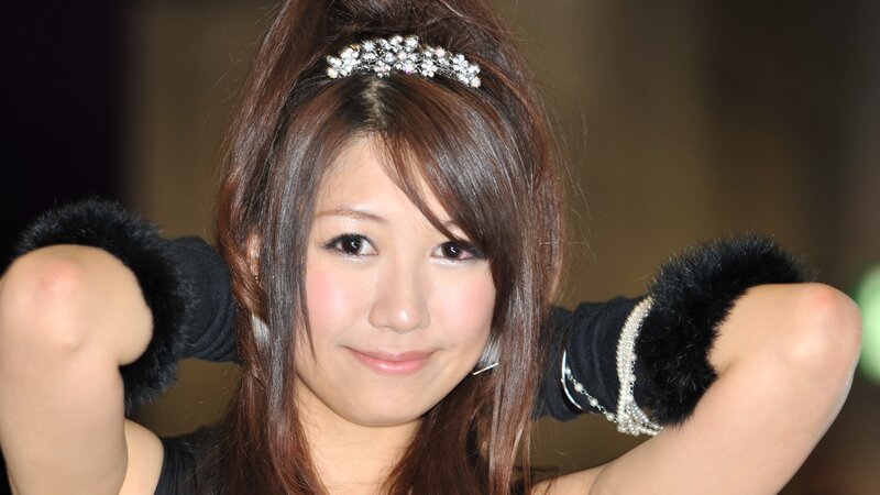 woman with tiara and fur gloves