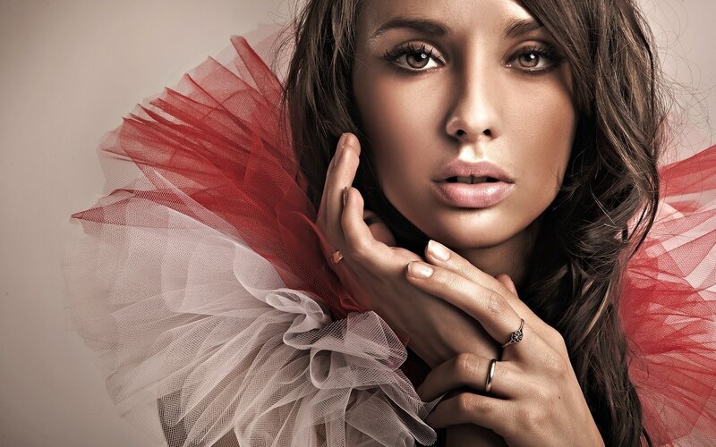 Woman with Tulle Collar — Red, Dramatic
