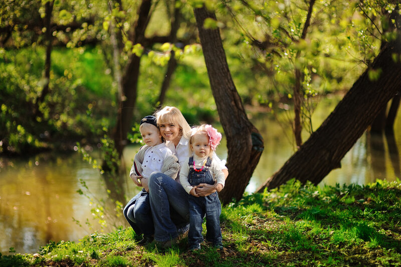 Woman with Two Children — Green, Serene