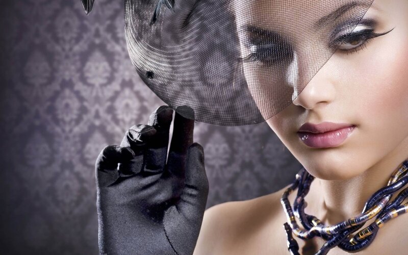 woman with veil and gloves