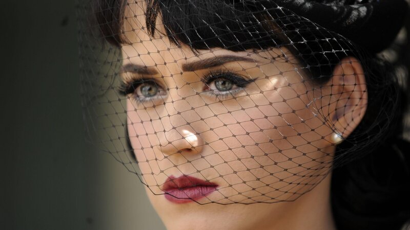 woman with veil and makeup