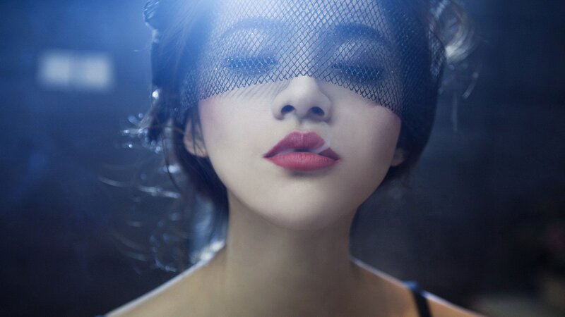 woman with veil and red lips