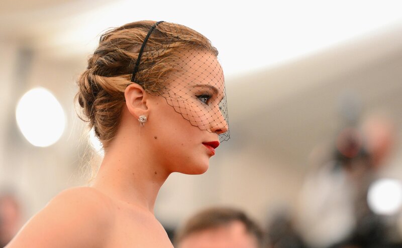 woman with veil at event