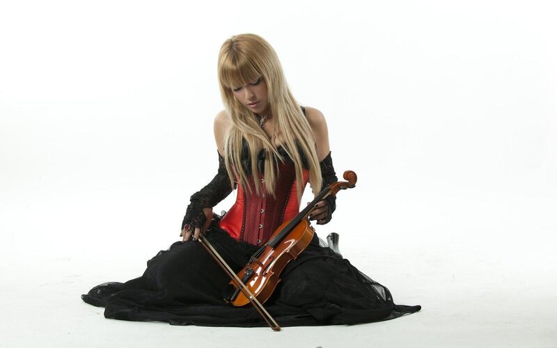 Woman with Violin — Black, Dramatic