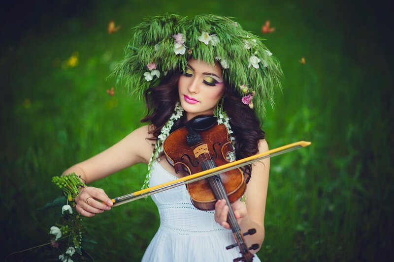 Woman with Violin — Green, Serene