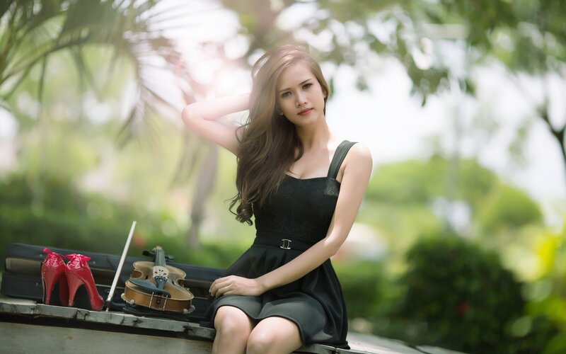 Woman with violin in garden