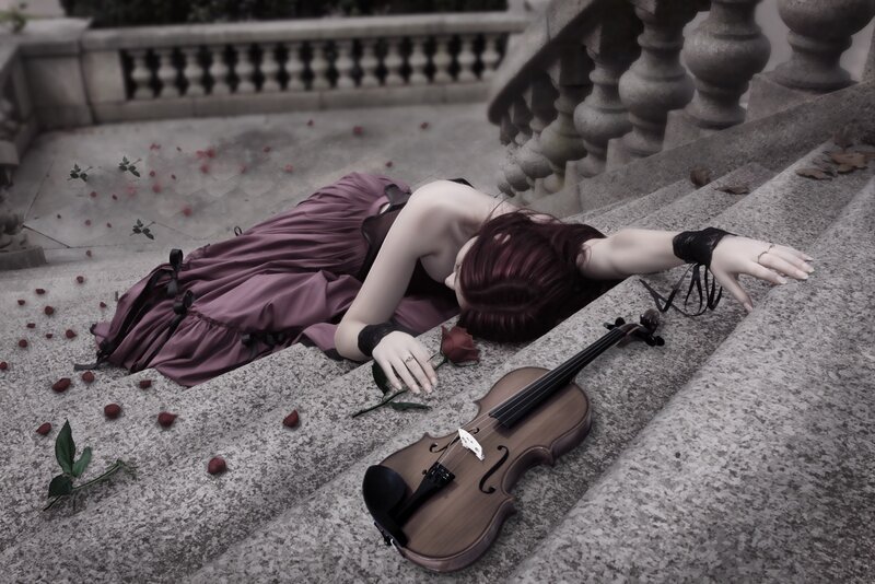 Woman with violin on stairs