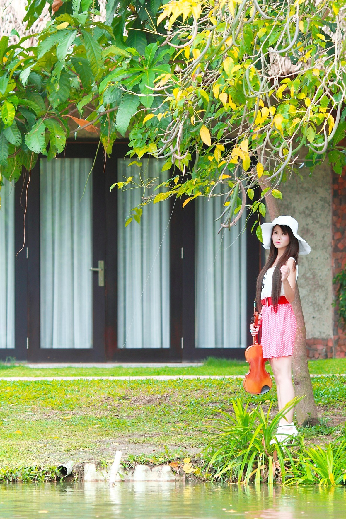 Woman with violin under a tree