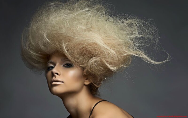 woman with voluminous blonde hair