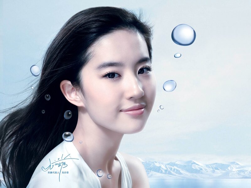 woman with water bubbles