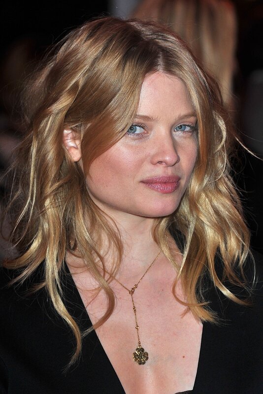 woman with wavy blonde hair