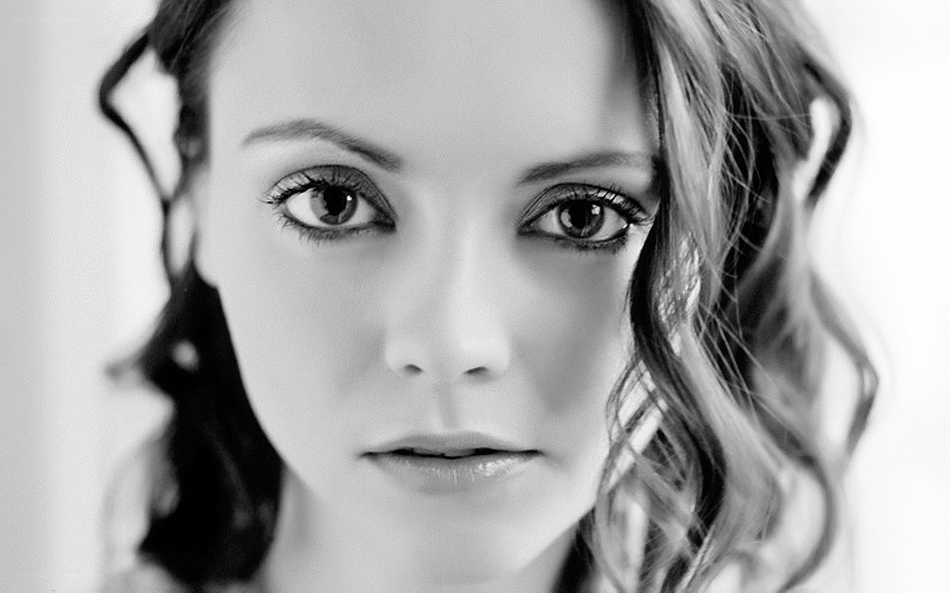 woman with wavy hair