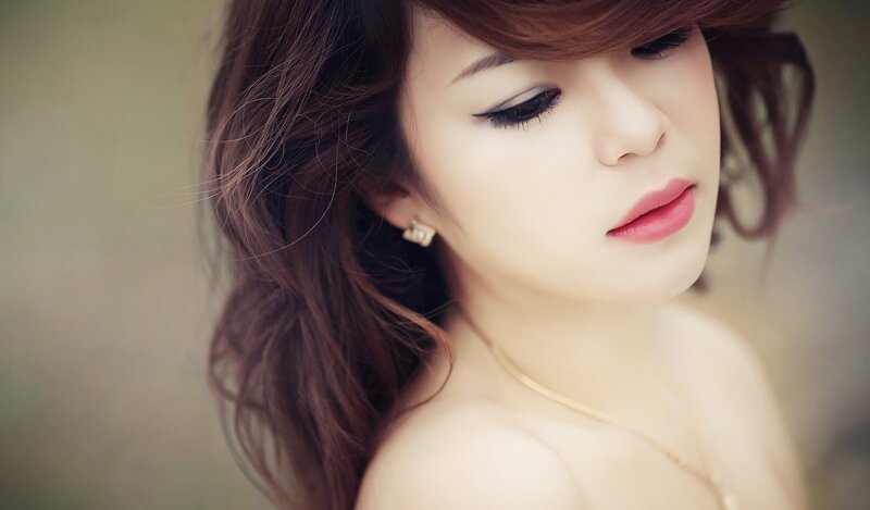 woman with wavy hair