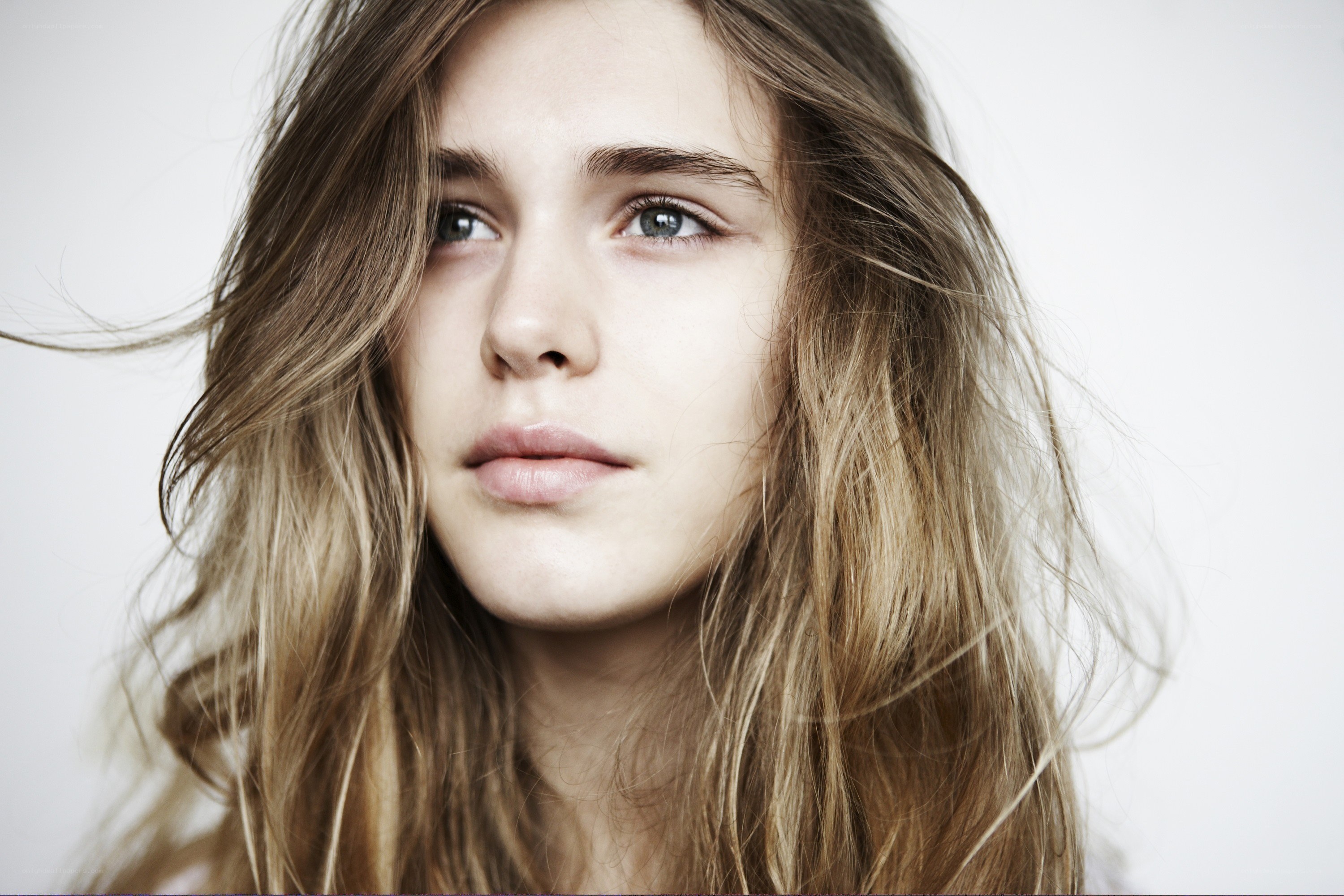 woman with wavy hair