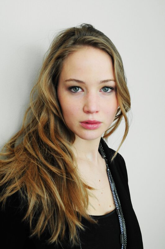 woman with wavy hair and blue eyes