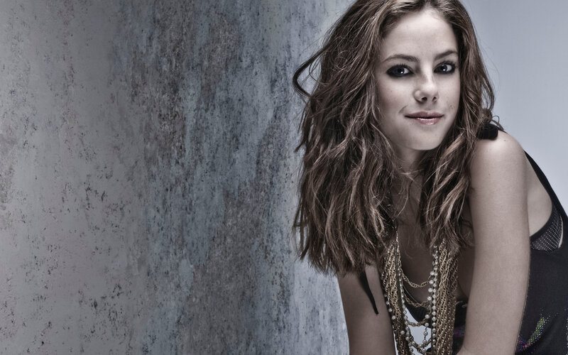 woman with wavy hair and jewelry