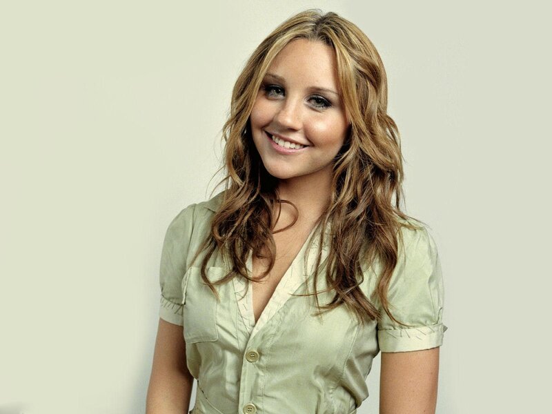 Woman with Wavy Hair — Beige, Friendly