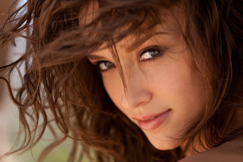 woman with wavy hair close-up