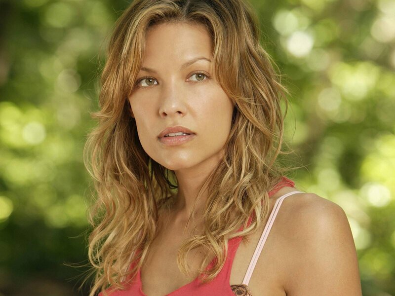 Woman with Wavy Hair — Pink, Natural