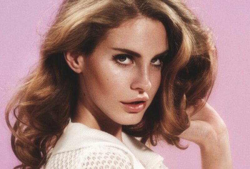 Woman with Wavy Hair — Pink