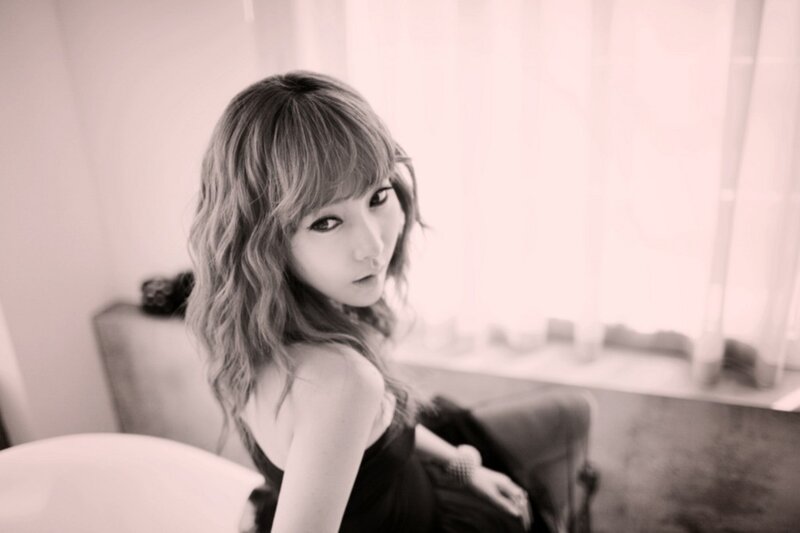 woman with wavy hair sitting