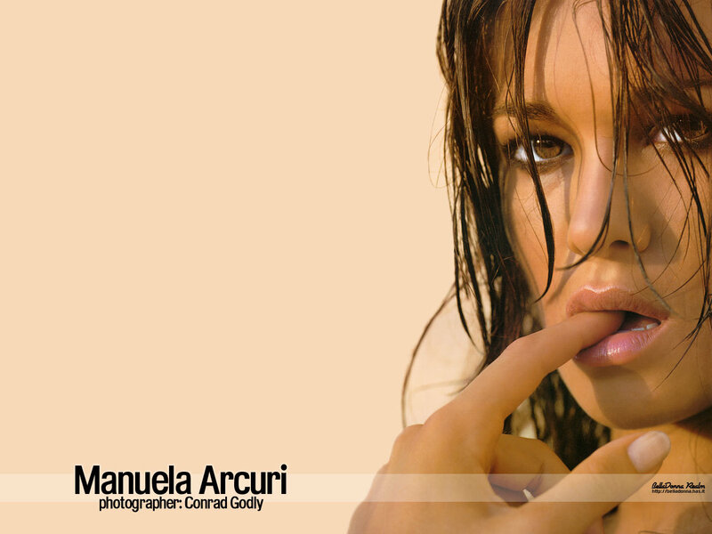Woman with Wet Hair — Beige, Seductive