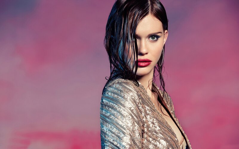 Woman with Wet Hair — Pink, Dramatic