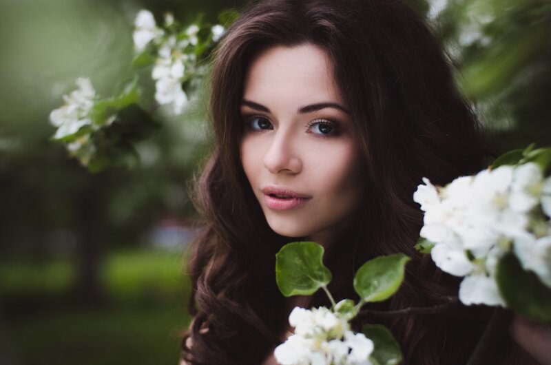 Woman with White Flowers — Brown