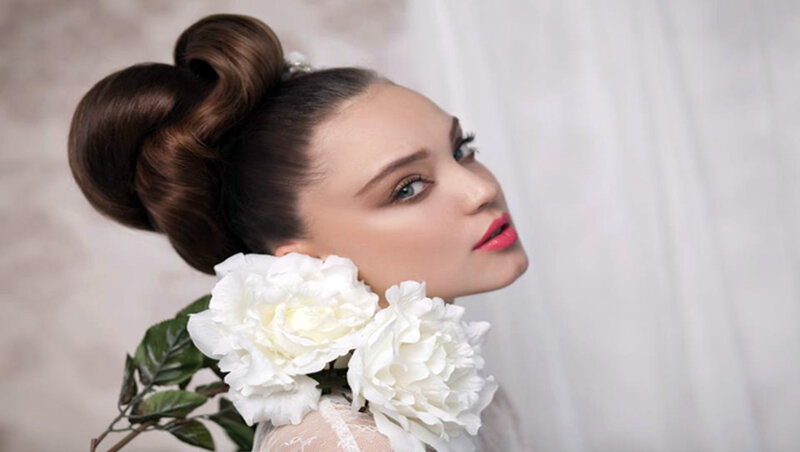 Woman with White Flowers — Elegant