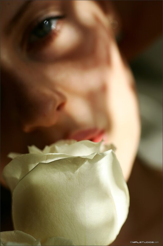 woman with white rose