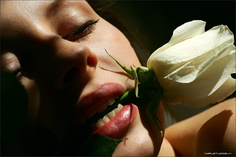 woman with white rose
